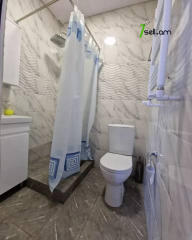 Երկու հարկանի քարե տուն 1-ին փողոցում Բյուրեղավանում, 700 քմ, 3+ սանհանգույց, կապիտալ վերանորոգված