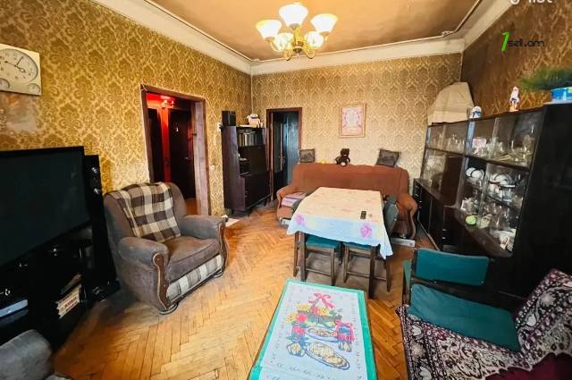 2 սենյականոց բնակարան Նաիրի Զարյան փողոցում, 66 ք.մ., բարձր առաստաղներ, նախավերջին հարկ, քարե շենք