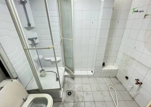 2 սենյականոց բնակարան Արմեն Տիգրանյանի փողոցում, 47 ք.մ., նախավերջին հարկ, քարե շենք