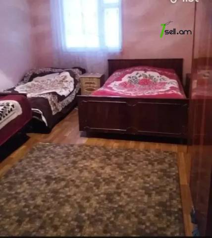 Երկու հարկանի քարե տուն Նոր Արեշի 35-րդ փողոցում Էրեբունիում, 124 քմ, կապիտալ վերանորոգված