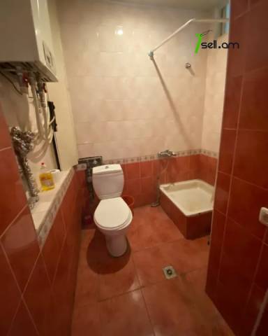 Երկու հարկանի քարե տուն Արաբկիրի 33-րդ փողոցում Արաբկիրում, 150 ք.մ., 3+ սանհանգույց