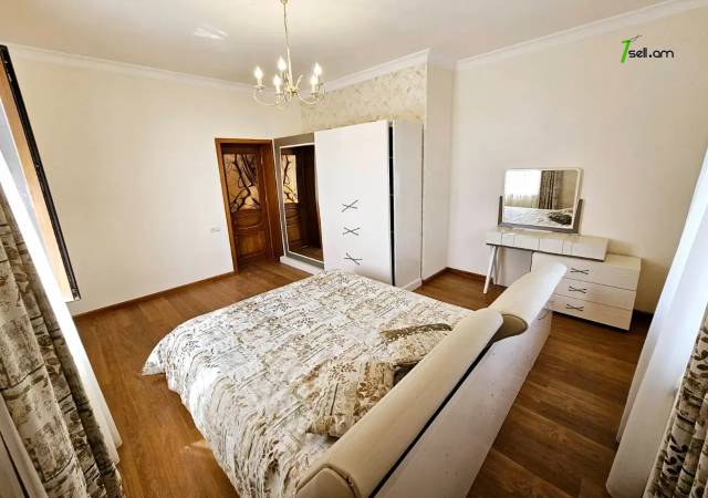 Երկու հարկանի քարե տուն Աջափնյակում, 1000 ք.մ., 3+ սանհանգույց, դիզայներական ոճով վերանորոգված