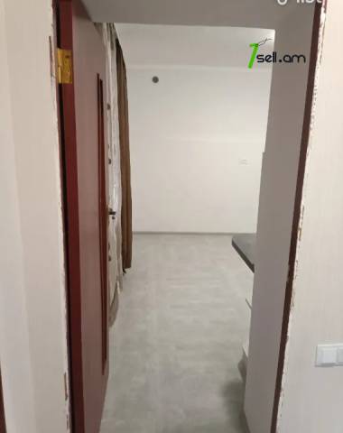 Մեկ հարկանի քարե տուն Սարի Թաղ 6-րդ փողոցում Էրեբունիում, 45 քմ, եվրովերանորոգված