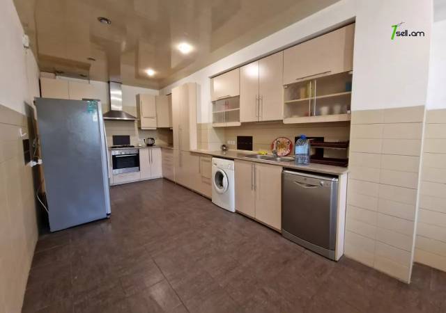 Երկու հարկանի քարե տուն Լուկաշինի փողոցում Աջափնյակում, 300 ք.մ., 3+ սանհանգույց, եվրովերանորոգված