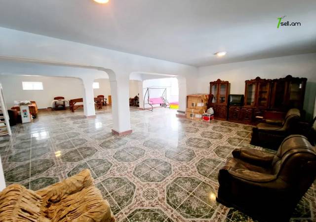 Չորս հարկանի քարե տուն Արաբկիր փողոցում Քասախում, 1000 ք.մ., 3+ սանհանգույց, եվրովերանորոգված