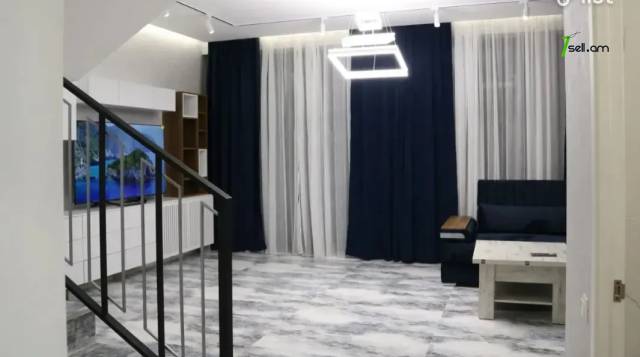 Երեք հարկանի քարե թաունհաուզ, Աշտարակի խճուղի Աջափնյակում, 187 ք.մ., 3+ սանհանգույց