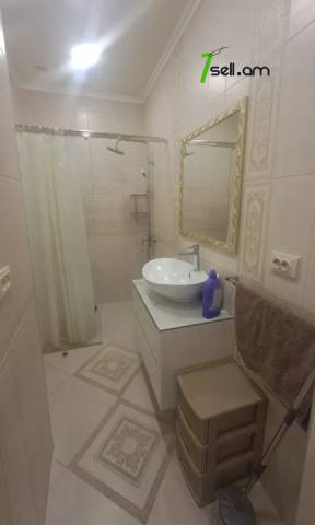 3 սենյականոց բնակարան նորակառույց շենքում Ամիրյան փողոցում, 80 ք.մ., 4/10 հարկ, 2 սանհանգույց