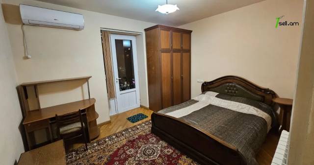 2 սենյականոց բնակարան Մոսկովյան փողոցում, 65 ք.մ., նախավերջին հարկ, կապիտալ վերանորոգված, քարե շենք