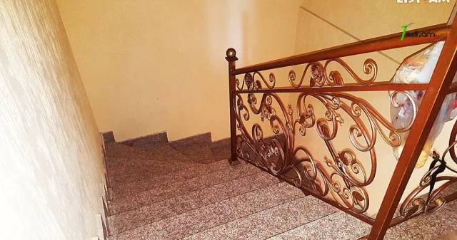 Մեկ հարկանի քարե տուն Սամվել Գևորգյան փողոցում Դավիթաշենում, 1200 ք.մ., 3+ սանհանգույց