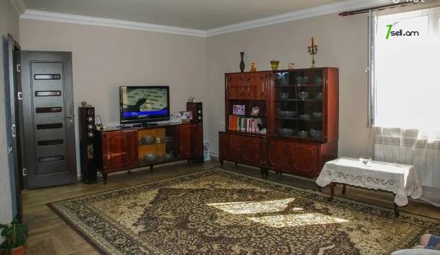 3 սենյականոց բնակարան Սողոմոն Տարոնցի փողոցում, 78 քմ, նախավերջին հարկ, մասնակի վերանորոգում