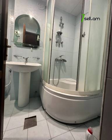 3 սենյականոց բնակարան Մոսկովյան փողոցում, 93 ք.մ., 2 սանհանգույց, նախավերջին հարկ