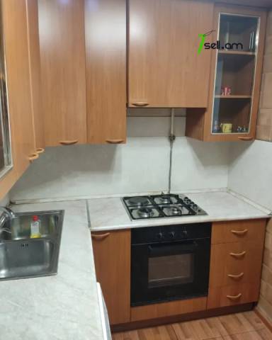 3 սենյականոց բնակարան Լենինգրադյան փողոցում, 78 ք.մ., կապիտալ վերանորոգված, քարե շենք