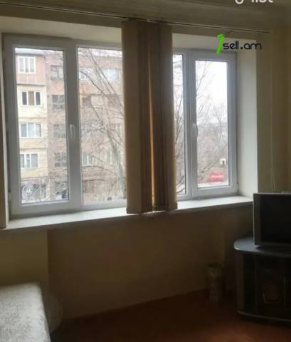 1 սենյականոց բնակարան Աշոտ Հովհաննիսյանի փողոցում, 34 քմ, 2/5 հարկ, կոսմետիկ վերանորոգում, քարե շենք