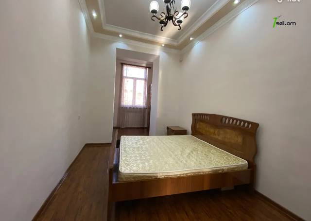 2 սենյականոց բնակարան Կիևյան փողոցում, 65 ք.մ., բարձր առաստաղներ, կապիտալ վերանորոգված, քարե շենք