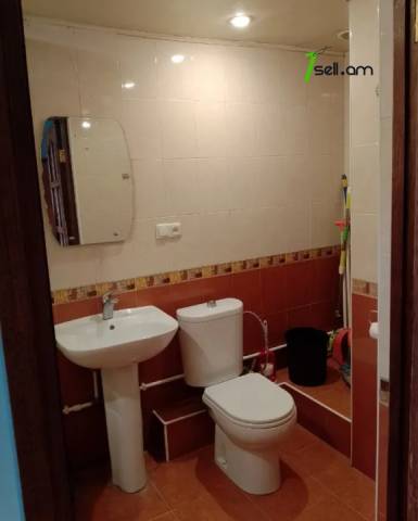 1 սենյականոց բնակարան Հանրապետության փողոցում, 48 քմ, 7/9 հարկ, կապիտալ վերանորոգված