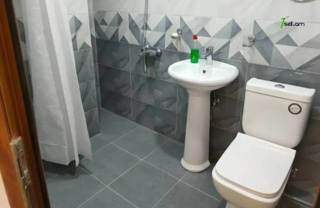 1 սենյականոց բնակարան Նար-Դոսի փողոցում, 40 ք.մ., նախավերջին հարկ, կապիտալ վերանորոգված