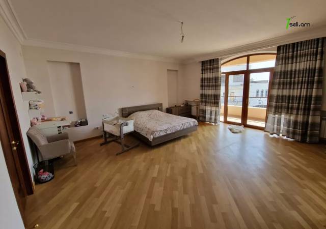 Երկու հարկանի քարե տուն Նոր Նորքում, 1000 ք.մ., 3+ սանհանգույց, կապիտալ վերանորոգված