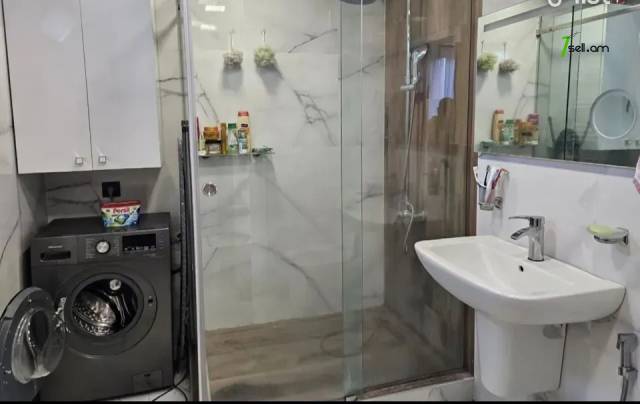 4 սենյականոց բնակարան Շինարարների փողոցում, 80 քմ, կապիտալ վերանորոգված, քարե շենք