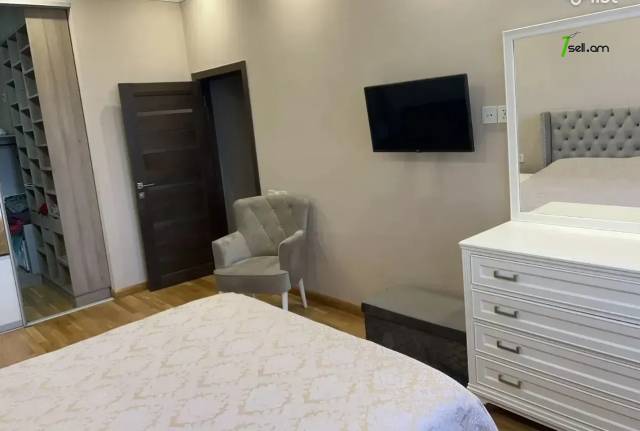 3 սենյականոց բնակարան նորակառույց շենքում Պարույր Սևակի փողոցում, 90 ք.մ., 2 սանհանգույց