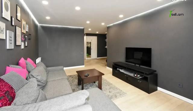 3 սենյականոց բնակարան Սարյան փողոցում, 77 ք.մ., դիզայներական ոճով վերանորոգված, քարե շենք