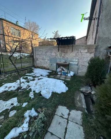 Մեկ հարկանի քարե տուն Բադալ Մուրադյանի փողոցում Նոր Նորքում, 71 քմ, կապիտալ վերանորոգված