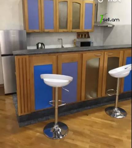 2 սենյականոց բնակարան Տերյան փողոցում, 50 ք.մ., բարձր առաստաղներ, 2/5 հարկ, կապիտալ վերանորոգված