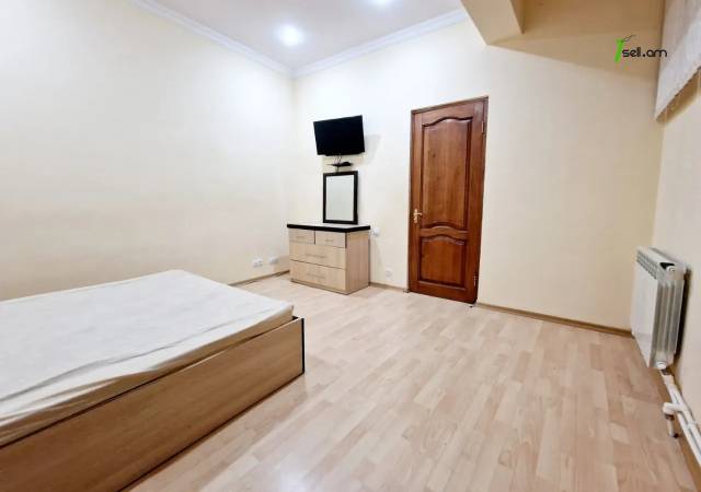 Մեկ հարկանի քարե տուն Սեվաստոպոլյան փողոցում Արաբկիրում, 450 քմ, 2 սանհանգույց, կապիտալ վերանորոգված