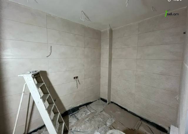 4 սենյականոց բնակարան նորակառույց շենքում Նիկողայոս Ադոնցի փողոցում, 105 ք.մ., 5/8 հարկ