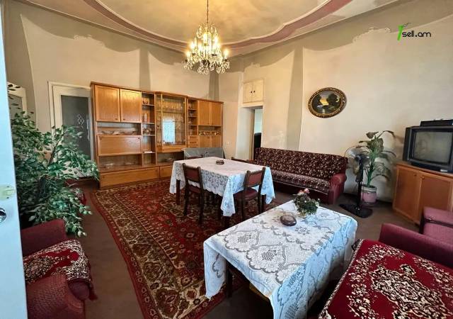 Մեկ հարկանի քարե տուն Սարի Թաղ 1-ին փողոցում կենտրոնում, 205 ք.մ., կոսմետիկ վերանորոգում