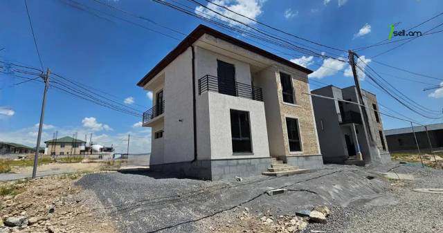 Երկու հարկանի քարե տուն Բագրևանդի 17-րդ փողոցում Նոր Նորքում, 180 քմ, 2 սանհանգույց