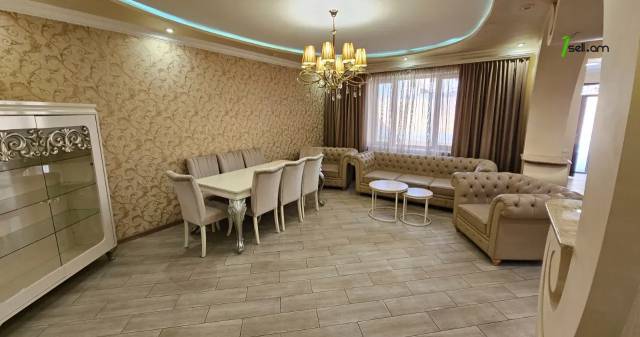 Երկու հարկանի քարե տուն, Գ-1 թաղամաս Աջափնյակում, 880 ք.մ., 2 սանհանգույց, կապիտալ վերանորոգված