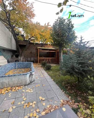 Երկու հարկանի քարե տուն Անտառային փողոցում կենտրոնում, 350 ք.մ., 3+ սանհանգույց, եվրովերանորոգված