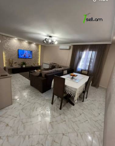 3 սենյականոց բնակարան Էզրաս Հասրաթյանի փողոցում, 65 ք.մ., մի քանի պատշգամբ, 4/9 հարկ