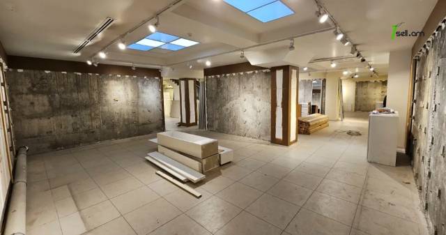 Բազմաֆունկցիոնալ գույք Հանրապետության փողոցում կենտրոնում, 1200 ք.մ.