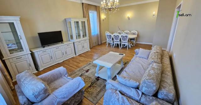 Չորս հարկանի քարե տուն Սիլիկյան 4-րդ փողոցում Աջափնյակում, 2480 ք.մ., 3+ սանհանգույց, մեծ հողամաս