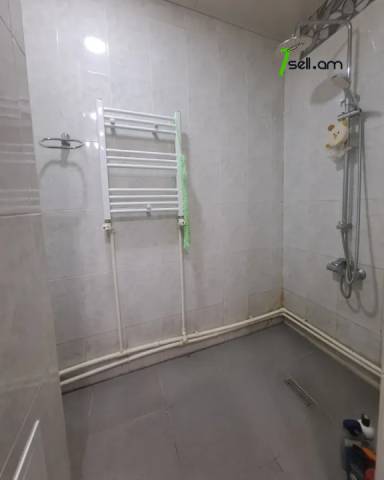 5 սենյականոց բնակարան Ալեք Մանուկյանի փողոցում, 210 ք.մ., 2 սանհանգույց, 2/9 հարկ