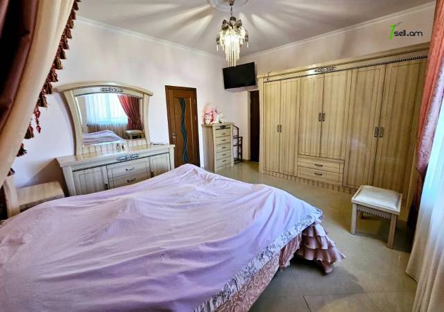 Երկու հարկանի քարե տուն Բագրևանդի 23-րդ փողոցում Նոր Նորքում, 1280 ք.մ., 3+ սանհանգույց