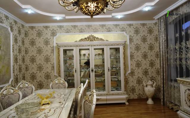 Երկու հարկանի քարե տուն 13-րդ փողոցում Գյումրիում, 716 քմ, 3+ սանհանգույց
