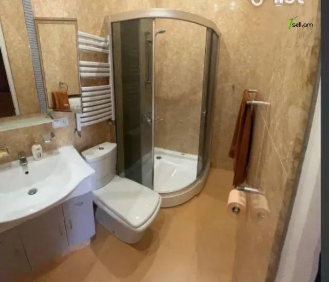 3 սենյականոց բնակարան Աբովյան փողոցում, 72 քմ, 2/4 հարկ, եվրովերանորոգված, քարե շենք