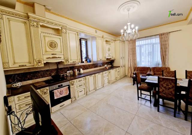 Երկու հարկանի տուն Հրաչյա Աճառյան փողոցում Ավանում, 440 ք.մ., 2 սանհանգույց, կապիտալ վերանորոգված