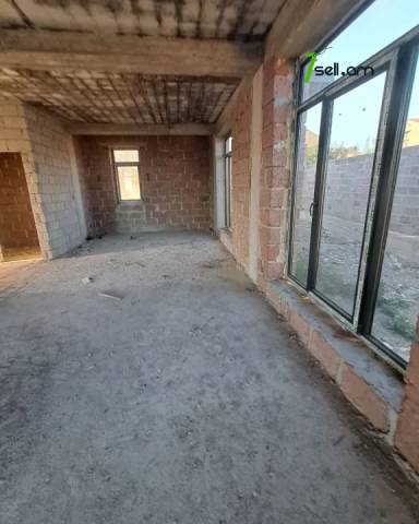 Երկու հարկանի քարե տուն Դավիթ Բեկի փողոցում Էրեբունիում, 530 ք.մ.