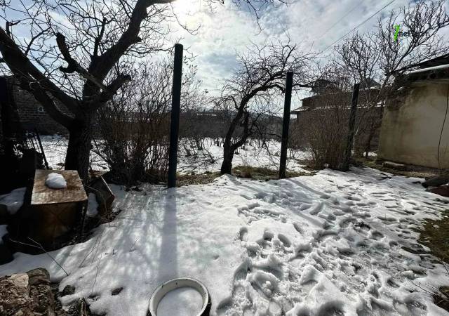 Հողատարածք բնակելի շինությունների համար, Ձորաղբյուր 1-ին թաղամաս Ձորաղբյուրում, 700 ք.մ.