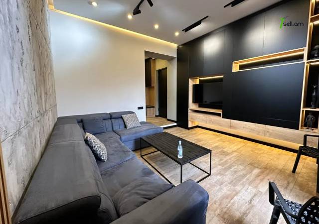 1 սենյականոց բնակարան Մեսրոպ Մաշտոցի պողոտայում, 33 ք.մ., բարձր առաստաղներ, կապիտալ վերանորոգված