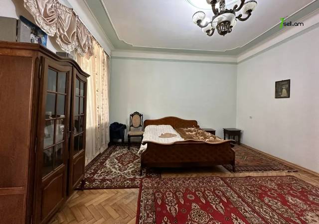 3 սենյականոց բնակարան, Vardanants Street, 105 ք.մ., բարձր առաստաղներ, 2/4 հարկ