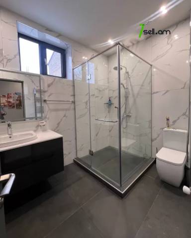 Երկու հարկանի քարե տուն Գոգոլի փողոցում Քանաքեռ Զեյթունում, 550 ք.մ., 3+ սանհանգույց