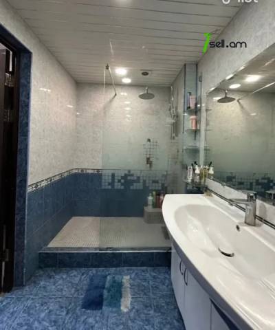 4 սենյականոց բնակարան Եզնիկ Կողբացու փողոցում, 105 քմ, կապիտալ վերանորոգված