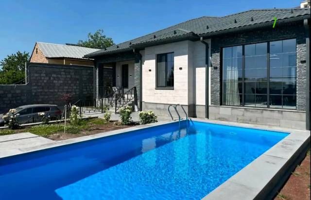 Մեկ հարկանի քարե տուն, Նորք-Մարաշ վարչական շրջան Նորք Մարաշում, 600 քմ, 2 սանհանգույց