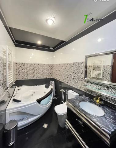 Ընդարձակ 6 սենյականոց բնակարան նորակառույց շենքում, Buzand St, 350 ք.մ., 3+ սանհանգույց