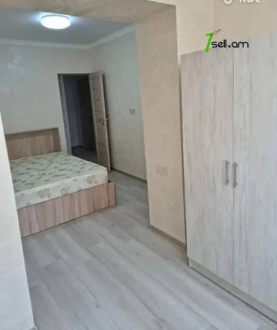 2 սենյականոց բնակարան Հակոբ Հակոբյան փողոցում, 50 ք.մ., եվրովերանորոգված, քարե շենք