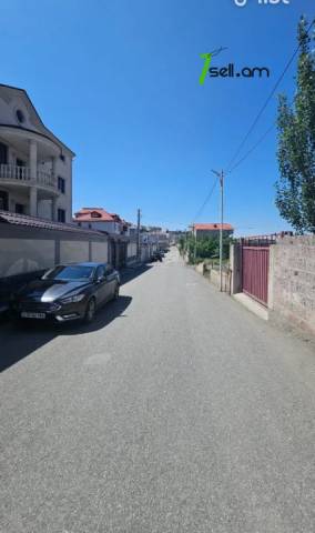 Հողատարածք բնակելի շինությունների համար Ավանում, 800 քմ